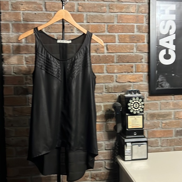NEW NWT ELLE Black Floral Lace Silver Metallic Sleeveless Tank Blouse Top Small